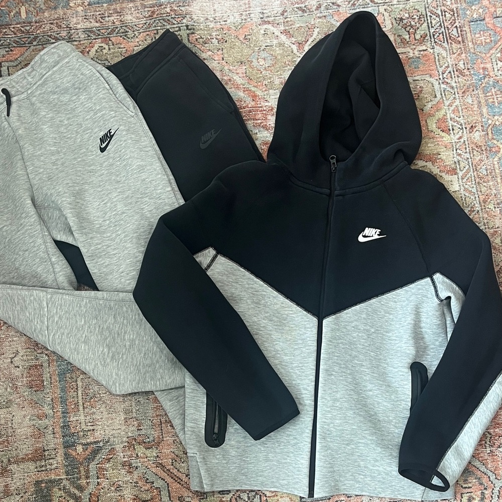 Nike Tech Fleece. (3-pieces)